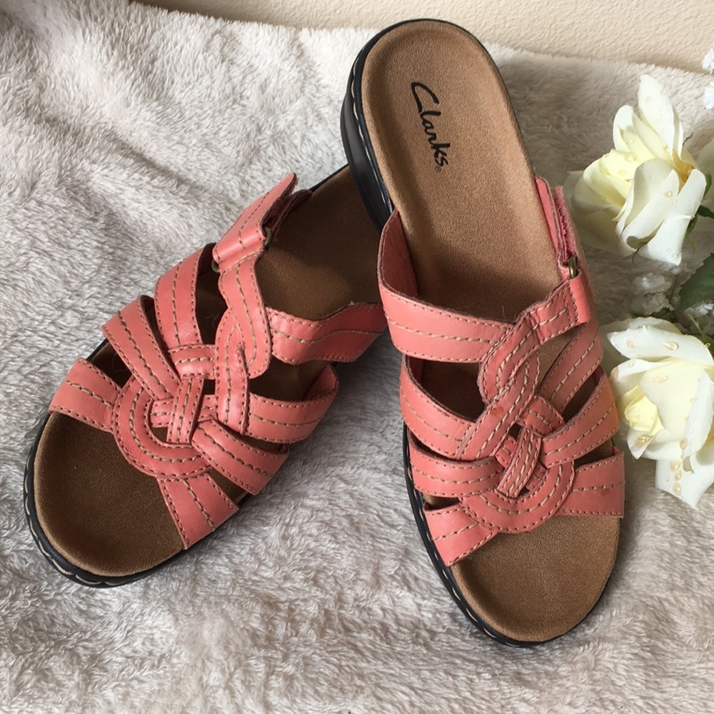 CLARKS Leather Sandals. Size 8 fits to 8 1/2.